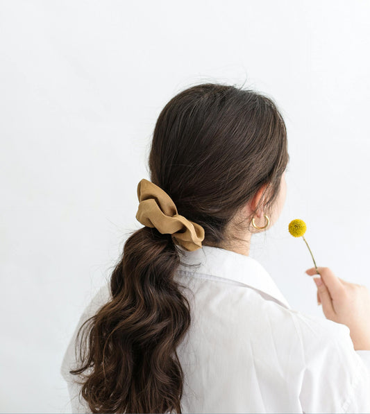 Why Satin Scrunchies Are a Must-Have for Healthy Hair – The Ultimate Hair Care Essential